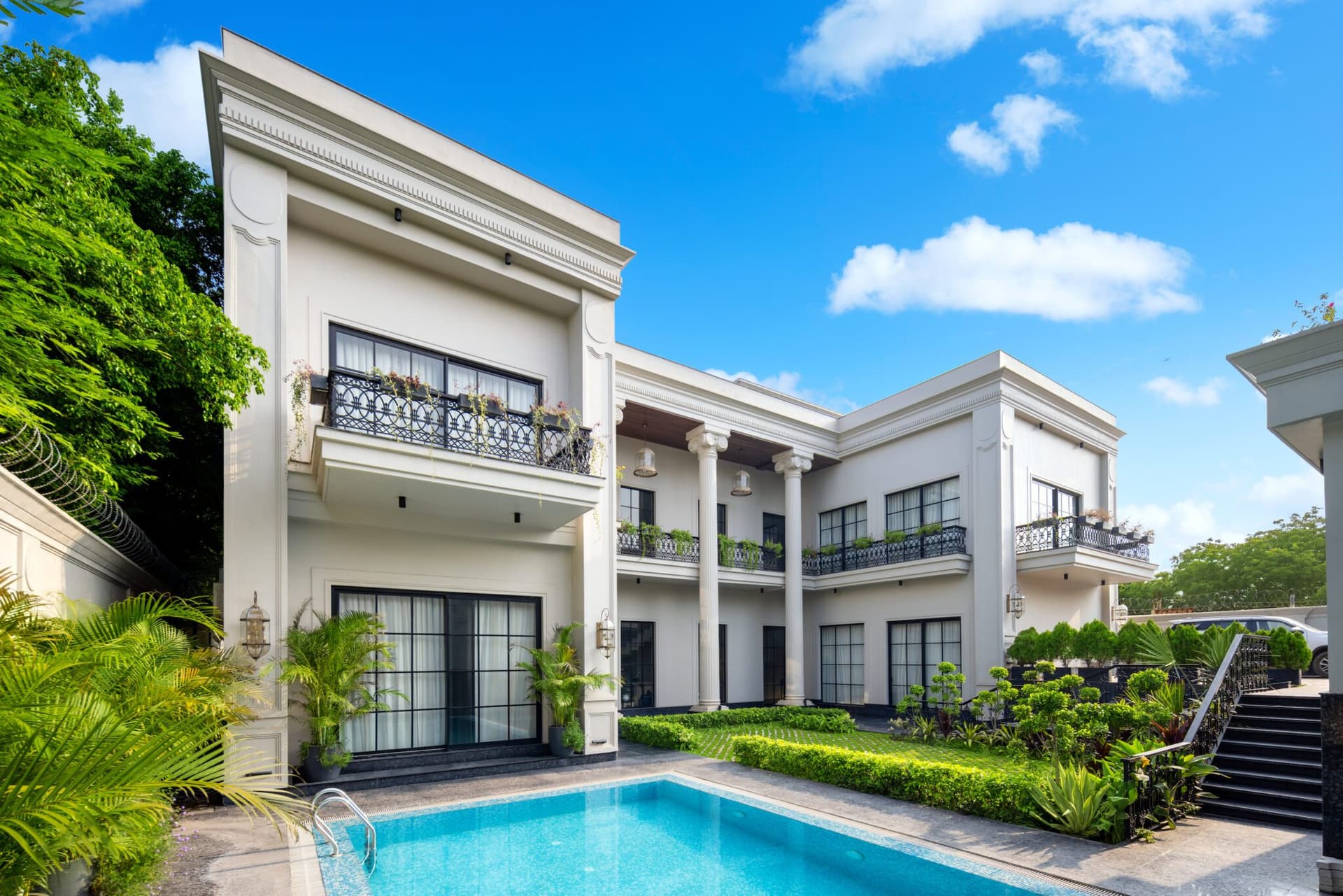 This New Delhi farmhouse is a neoclassical rendezvous that expresses magnificence and grandeur – The Palladio by KVIRAAJ — interior design by featured studio in Vasant Kunj, Delhi